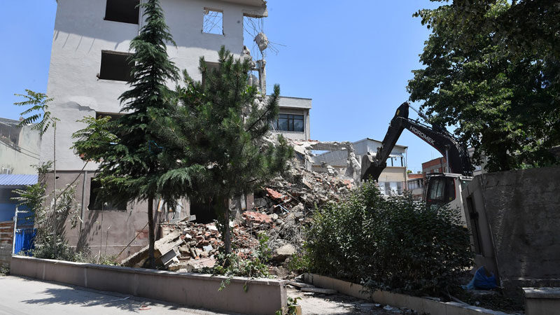 Osmangazi Belediyesi, depreme dayanıksız olduğu için boşaltılan Gülbahçe Polis Karakolu’nun