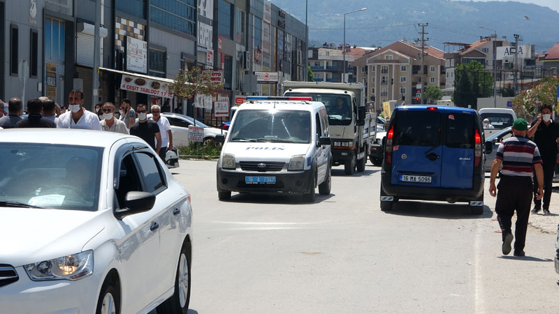 Bursa’da akıl almaz sorumsuzluk! Polis anonsunu duyunca kaçtılar…