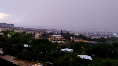 Bursa’da geceyi yıldırım ve şimşekler aydınlattı