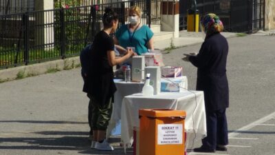 Bursa’da koronavirüs gölgesinde 50 bine yakın öğrenci LGS’de ter döktü