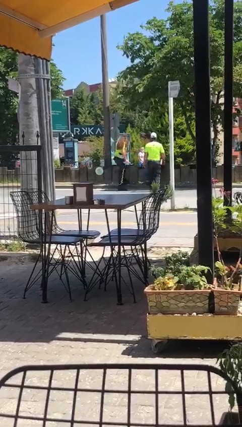 Bursa’da maskesiz dolaşan kadın ceza yememek için polislere direndi