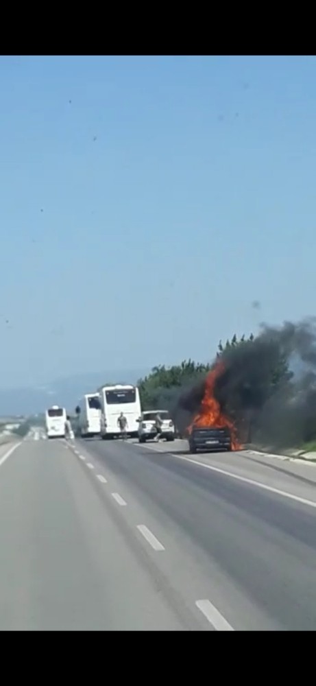 Bursa’da otomobil alev alev yandı