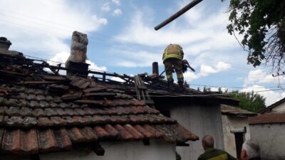 Bursa’da çıkan yangında bir ev tamamen kül oldu