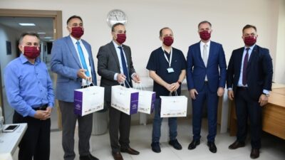 Çocuk hastaların maskeleri teslim edildi