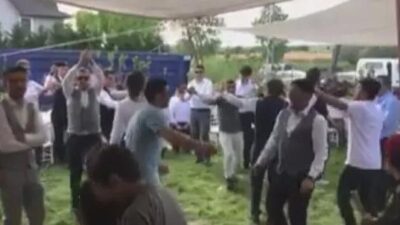 Salgını umursamadılar! Düğün yapıp böyle eğlendiler