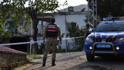 Ailesine yardım için geldi, onlarca kişi karantinada