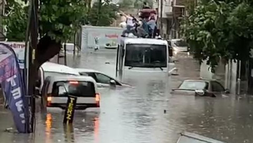 İlçe suya gömüldü!