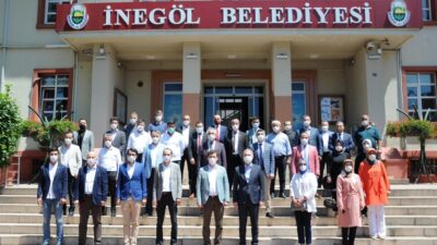 Başkan Taban maske dağıtıp vatandaşı uyardı: ‘Rehavete kapılmayalım’