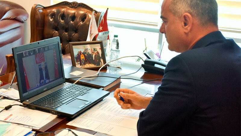Kılıçdaroğlu’na telebrifing Gemlik Belediye Başkanı Mehmet Uğur Sertaslan, CHP Genel Başkanı Kemal