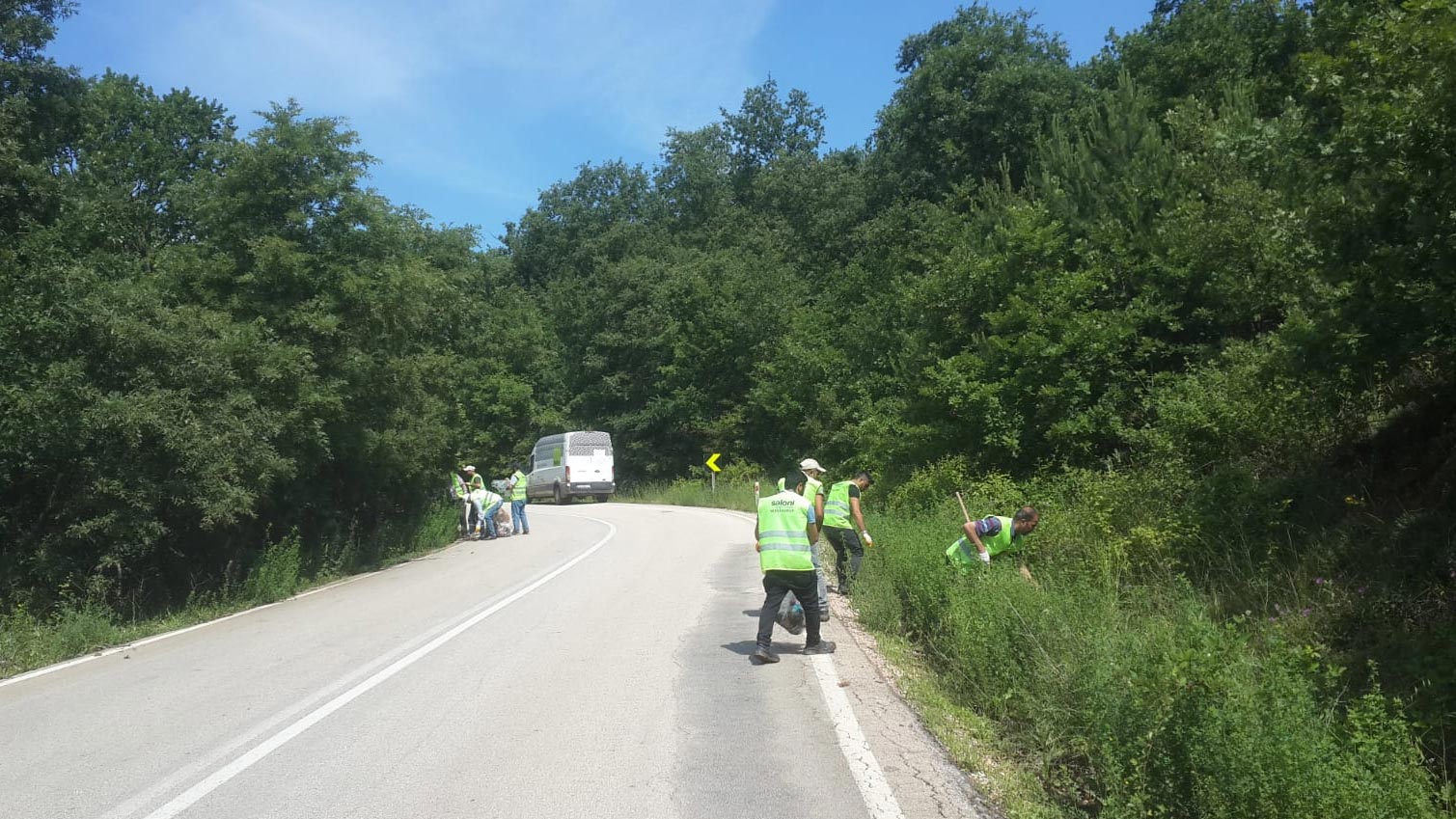 Saloni’den çevre temizliği Saloni’den çevre temizliği