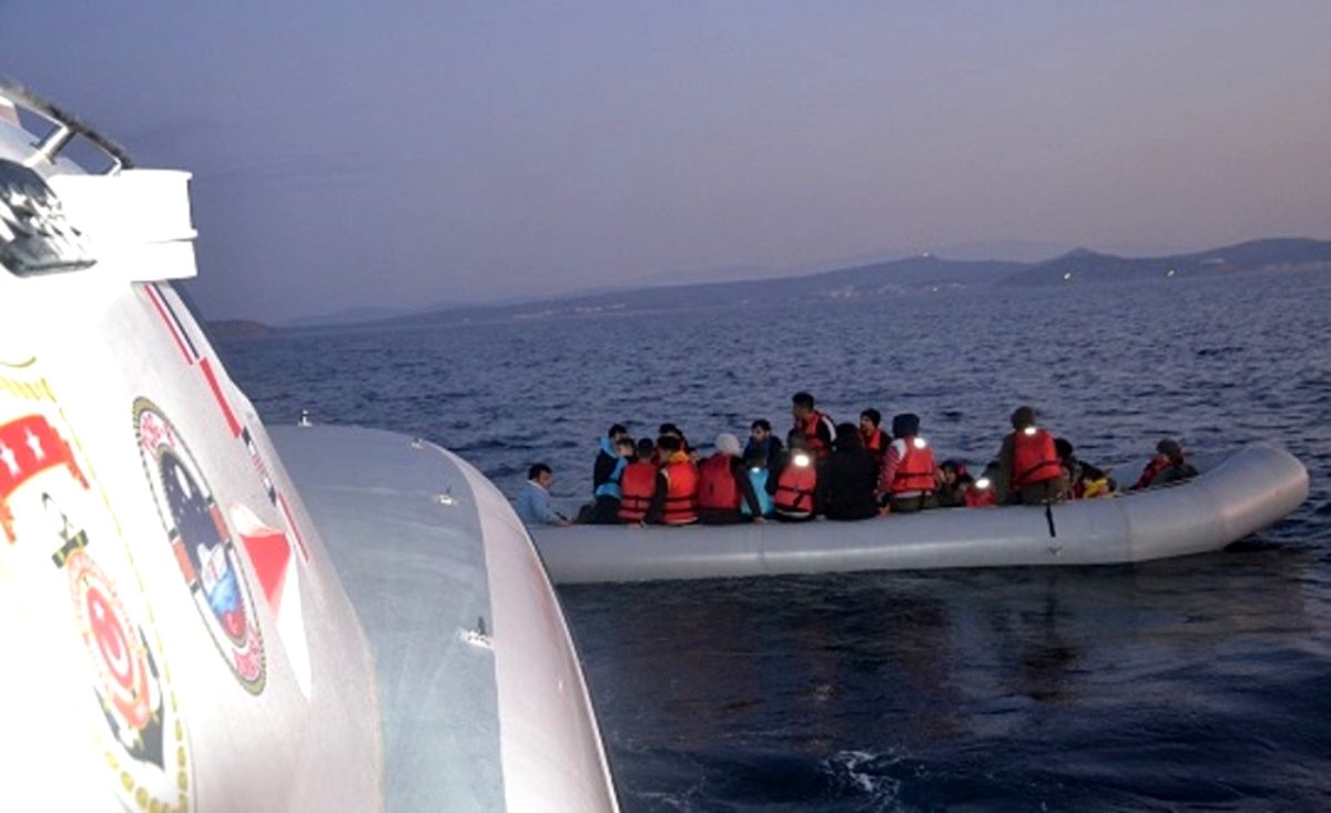 Ayvalık’ta göçmen hareketliliği… 39 kişiyi taşıyan bot…