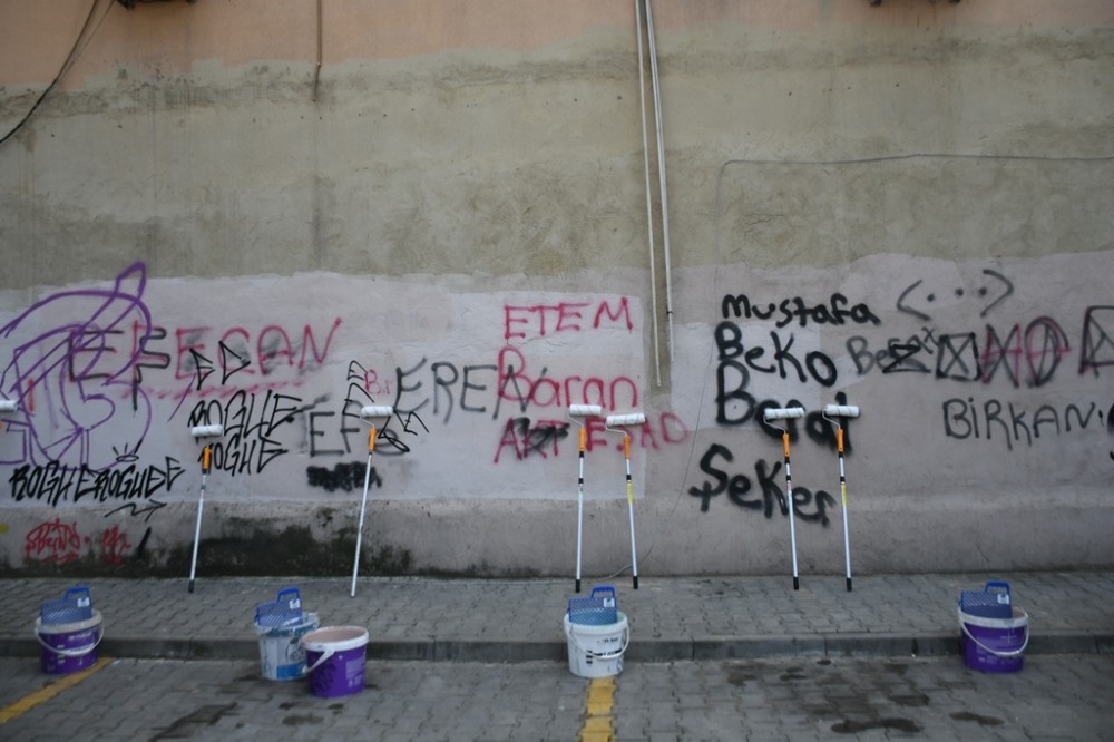 İnegöl’de grafiti temizliği İnegöl’de grafiti temizliği