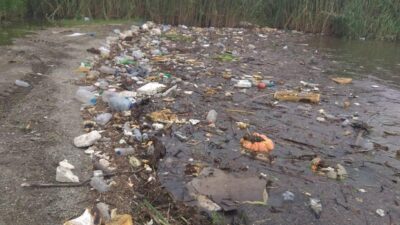 Görüntüler İznik Gölü’nden… Sel felaketi çöplüğe çevirdi