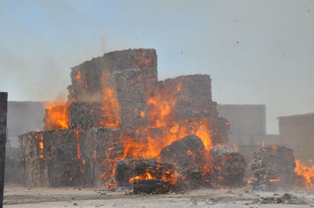 Bursa karton fabrikasında korkutan yangın Bursa karton fabrikasında korkutan yangın