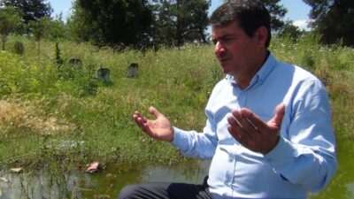 Bursa’da mezarlık ziyaretlerini sandalla yapıyorlar