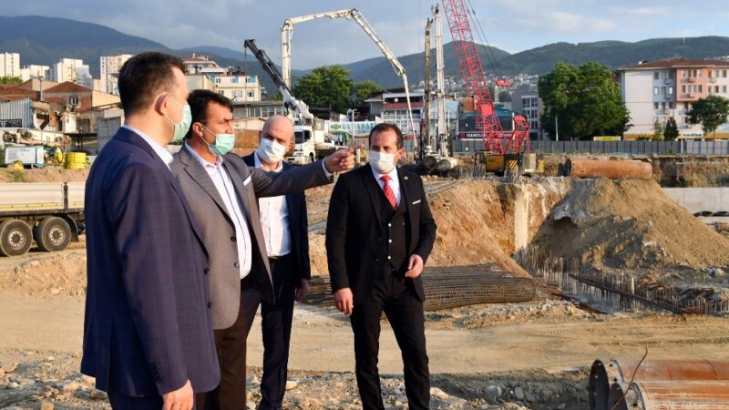 Osmangazi Belediyesi, Bursa’nın çehresini değiştirecek yeni meydanın inşaatını bütün hızıyla