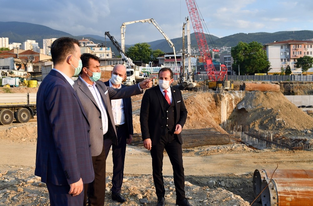 Milletvekillerinden Osmangazi Meydanı’na övgü