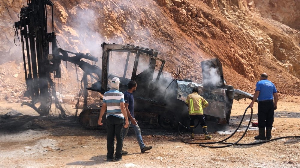 Bursa’da milyonluk iş makinesi küle döndü