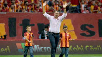 Galatasaray Mondragon’un doğum gününü unutmadı
