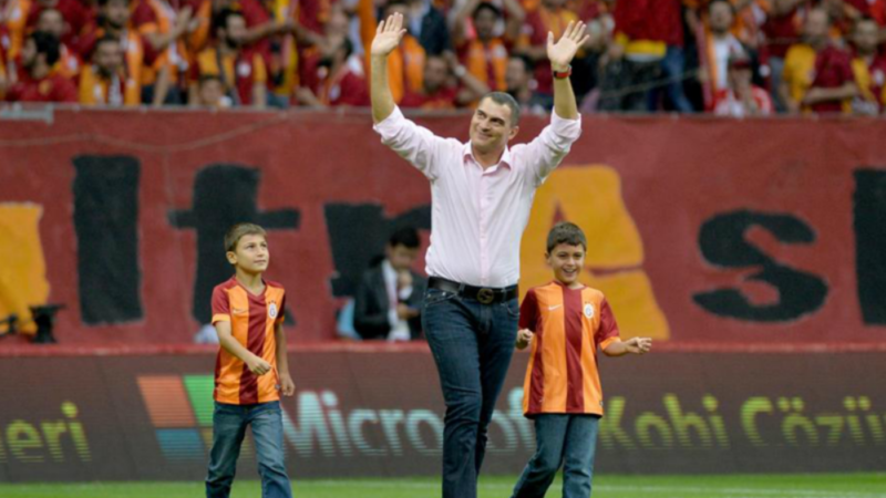 Galatasaray Mondragon’un doğum gününü unutmadı Galatasaray, eski kalecisi Mondragon'un doğum gününü kutladı.