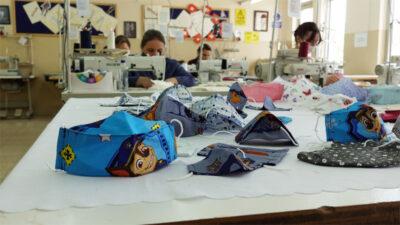 Öğretmenden ‘özel tasarım’ maske