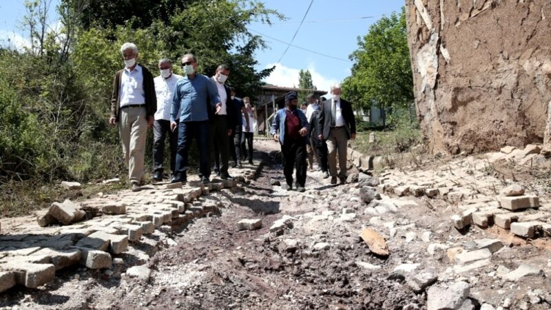 Sel felaketinden etkilenen Yenisölöz’e Turgay Erdem’den ziyaret Nilüfer Belediye Başkanı Turgay Erdem, Bursa’da yaşanan sel felaketinden en