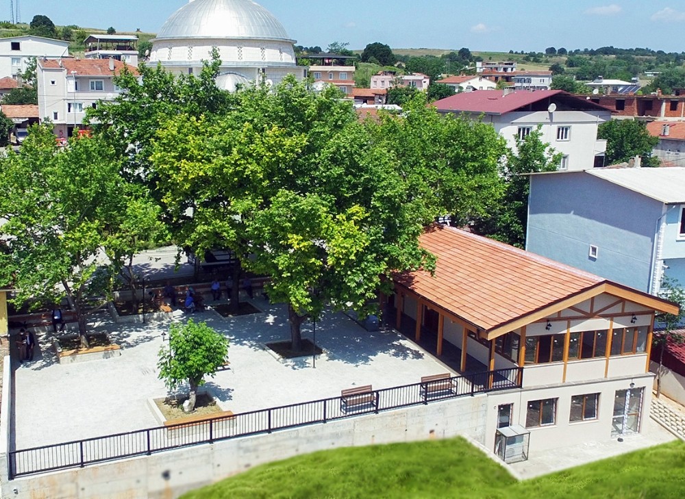 Nilüfer Gökçeköy’e meydan ve kahvehane