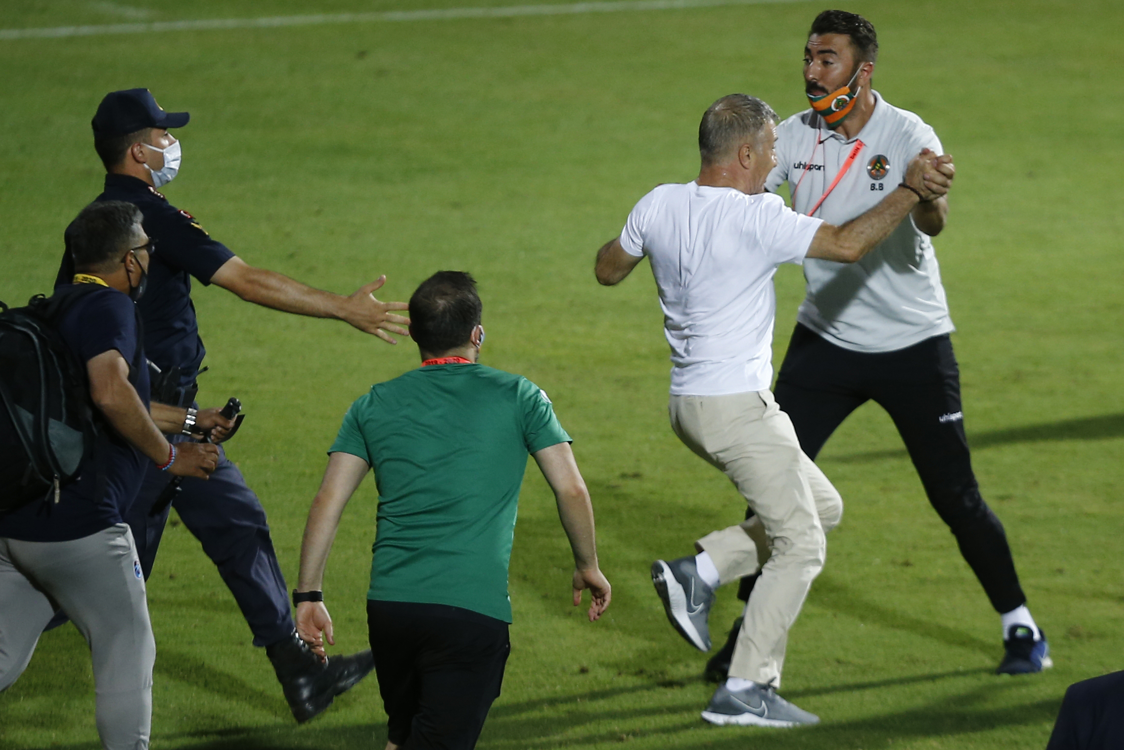 Ağaoğlu yaşadıklarını anlattı; Bizi provokasyonun içine çekmeye… Ağaoğlu yaşadıklarını anlattı; Bizi provokasyonun içine çekmeye…