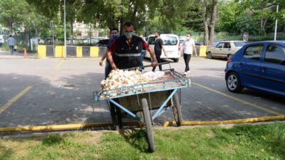 Osmangazi’de kaldırımlar yayalara kaldı
