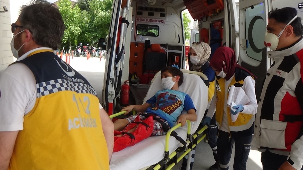 Bursa’da otomobilin çarptığı çocuk yaralandı