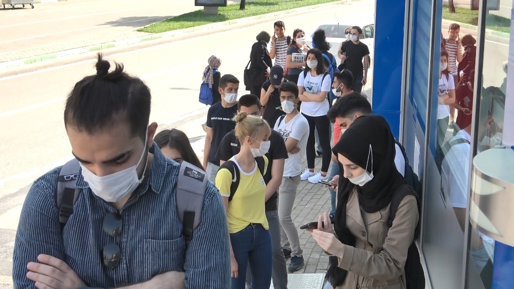 Bu ne indirim, ne alışveriş ne de su kuyruğu