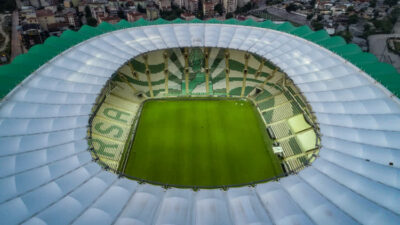 Bursaspor taraftarından bir ilk daha… Çöp poşetleriyle koreografi…