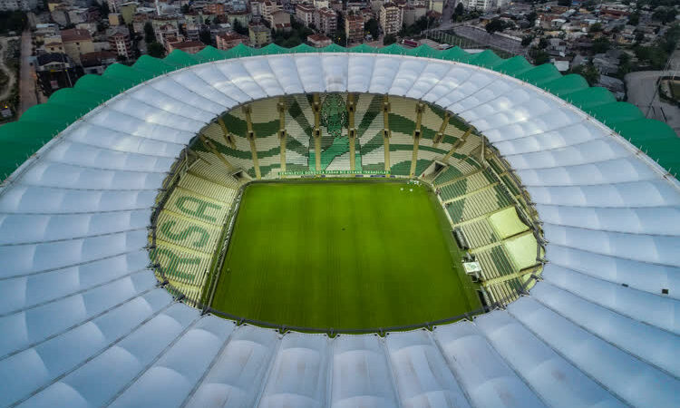 Bursaspor taraftarları, 12 bin 500 çöp poşetiyle kale arkası tribününde