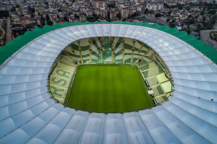 Bursaspor taraftarından bir ilk daha… Çöp poşetleriyle koreografi…