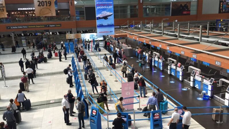 En yoğun gün… Uzun kuyruklar oluştu… Normalleşme süreci kapsamında uçuşların başladığı 1 Haziran sonrası Sabiha Gökçen