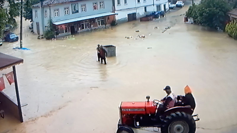 Bursa’da 350 yıllık köy sel sularına böyle teslim oldu