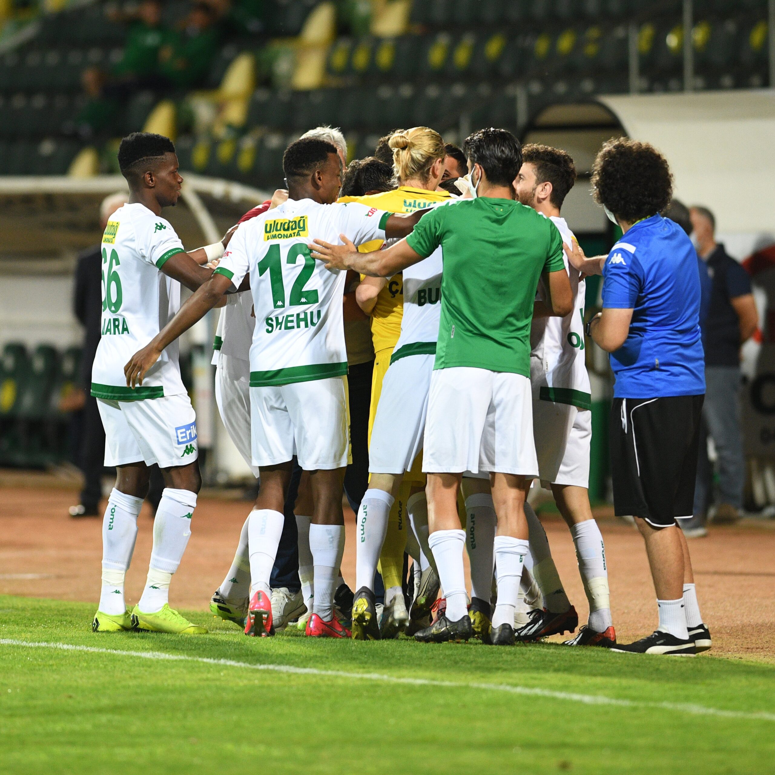 Harikasınız çocuklar… Bursaspor yarışı bırakmıyor…