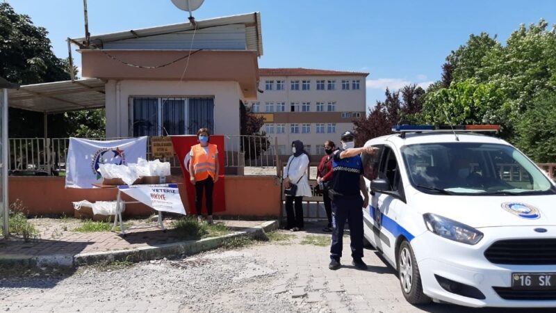 Bursa’da sınava geç kalan öğrencileri dakikalar kala zabıta yetiştirdi Bu hafta sonu yapılan Yüksek öğretim Kurumları Sınavı’na (YKS) geç