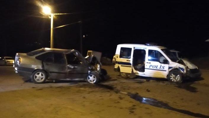 Polis aracı ile otomobil çarpıştı: Ölü ve yaralılar var