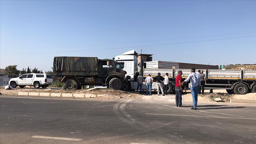 Hatay’da tır ile askeri araç çarpıştı: 2 yaralı