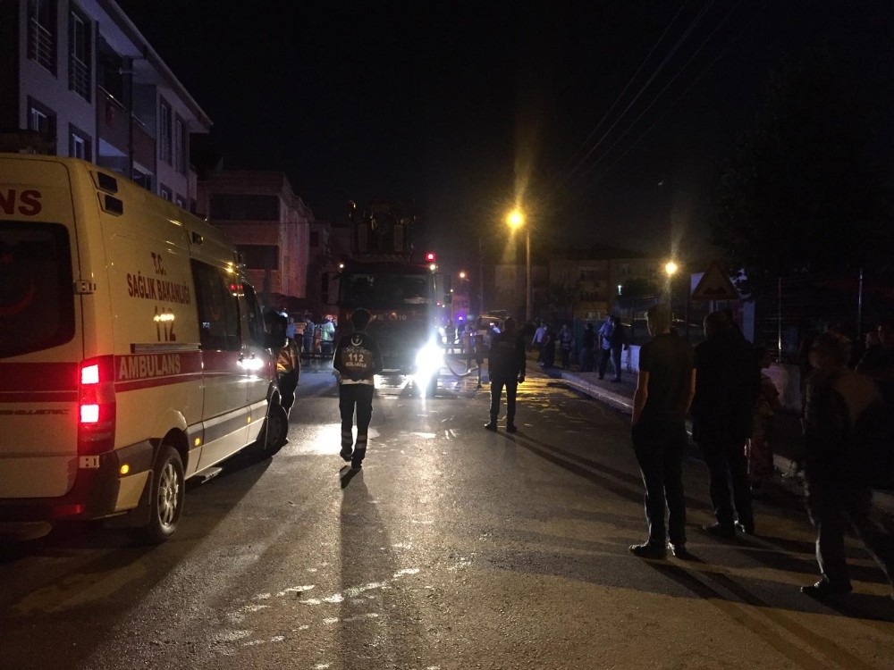 Bursa’da korkutan yangın! Mahalleli sokağa döküldü…. Bursa’da korkutan yangın! Mahalleli sokağa döküldü….