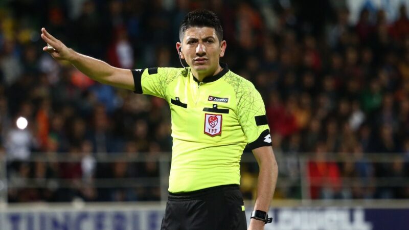Süper Lig’de hakemler belli oldu… Tartışılan isme görev… Merkez Hakem Kurulu, Süper Lig'de 28. haftada oynanacak maçların hakemlerini