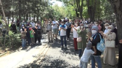 Bursa’da 18 ayda bitecek daireler 3 yıldır tamamlanamayınca hak sahipleri isyan etti