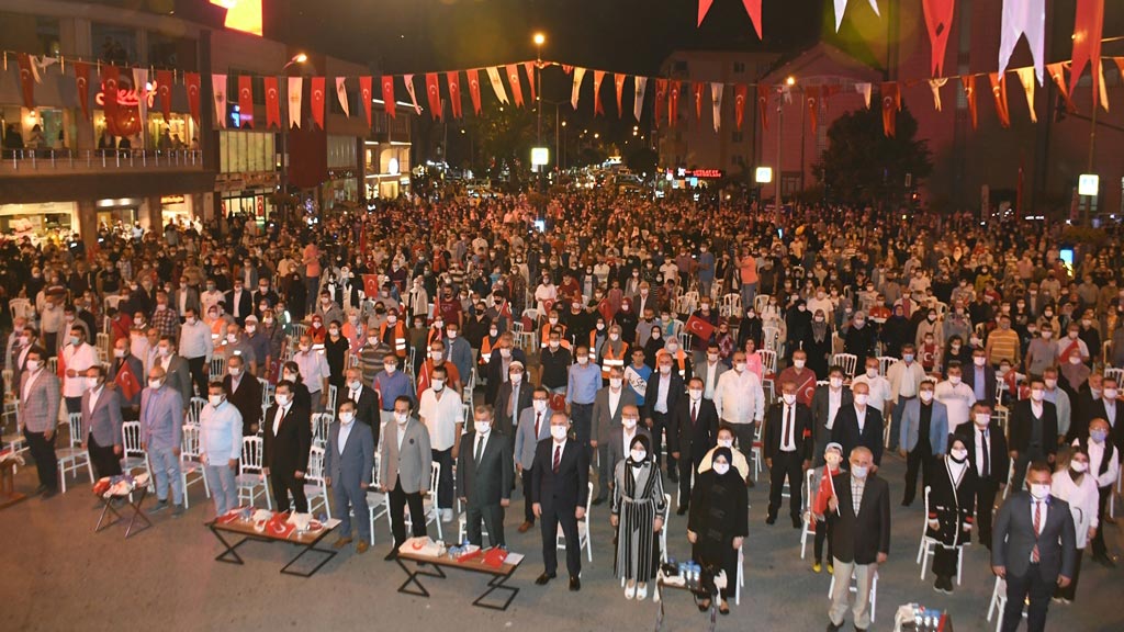 15 Temmuz İnegöl meydanlarını doldurdu 15 Temmuz İnegöl meydanlarını doldurdu