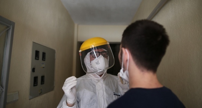 Bursa’da 1 kişi 24 kişiye virüs bulaştırdı, ekipler seferber oldu Bursa’da 1 kişi 24 kişiye virüs bulaştırdı, ekipler seferber oldu