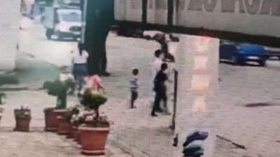 Bursa’da 5 yaşındaki çocuk minibüsün altında böyle kaldı