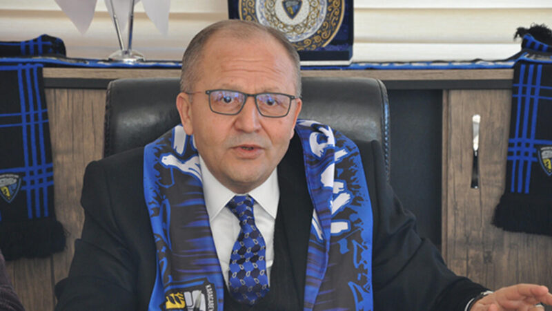  TFF 3. Lig'ten TFF 2. Lig'e çıkan Karacabey Belediyespor, kadrosundaki