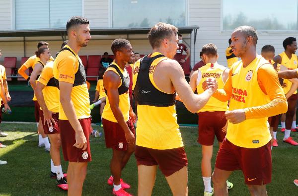 Galatasaray'da bir ayrılık daha! 3 8ad40ff3f3a47ab7268bb2e9f47723a6