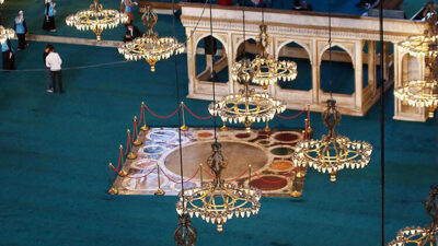 ​Ayasofya Camii’nde sadece bu alana halı serilmedi! İşte nedeni…