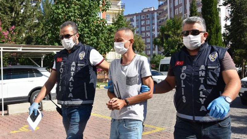 Annesini pompalı tüfekle öldürdü! Sebebi şoke etti